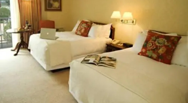 Четырёхместный номер Deluxe Molly Pitcher Inn