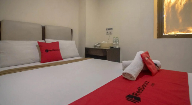 RedDoorz near RS Husada, Book Hotel Sawah Besar Jakarta