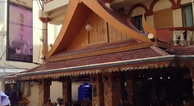 Ruen Thai Guesthouse Patong, Забронировать Отель Патонг-Бич остров Пхукет, рядом с OTOP Market