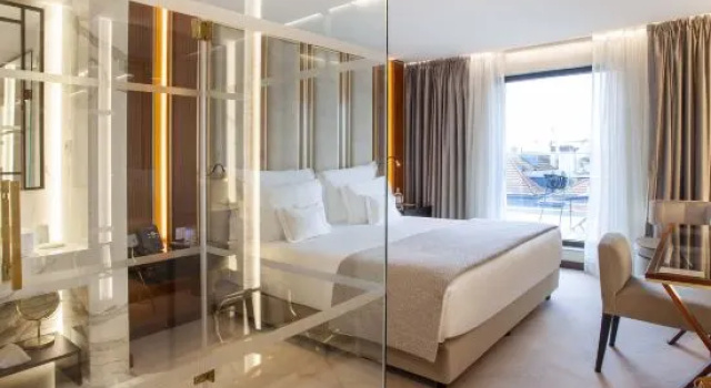 Номер Superior с балконом Wine & Books Porto Hotel - Small Luxury Hotels Of The World
