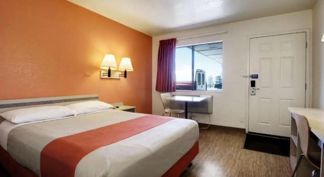 Двухместный номер Super 8 by Wyndham Woods Cross - Salt Lake City North