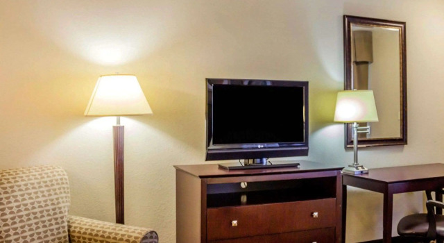 Четырёхместный номер Standard Quality Inn Waterbury East