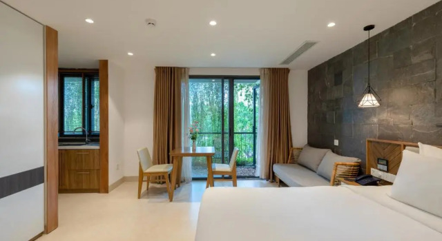 Двухместный номер Deluxe с балконом и с видом на улицу Ponte Boutique Da Nang