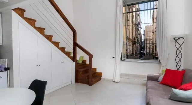 Santi Apostoli House, Забронировать Апартаменты/квартира Апартаменты Неаполя, рядом с Церковь и монастырь Сан-Лоренцо-Маджоре, Апартаменты/квартира