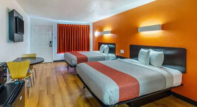 Четырёхместный номер Standard Motel 6-Waxahachie, TX