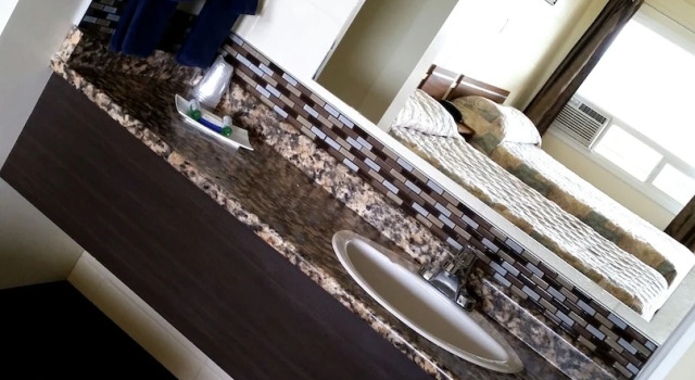 Номер Deluxe Side Trax Inn