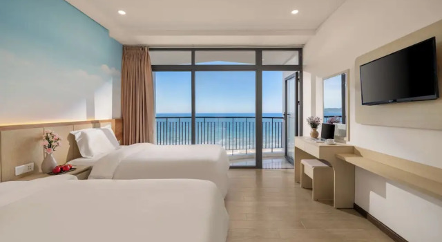 Двухместный номер Executive с балконом и с видом на океан Lunar Hotel Danang