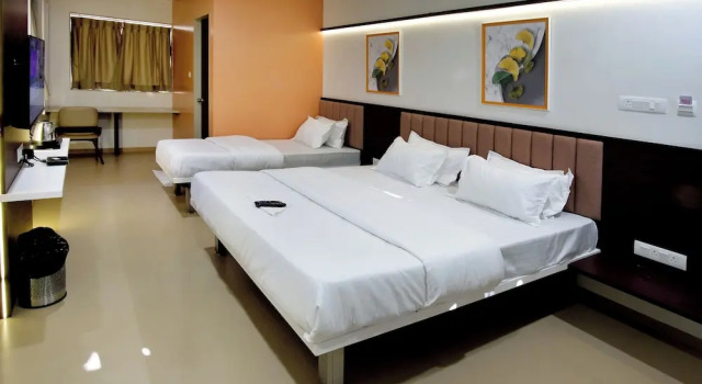 Hotel Haldi, Забронировать Отель Отели Насик 3 звезды, 3*