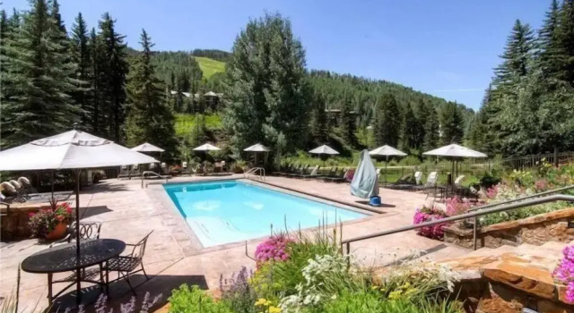 Luxury Ski In, Ski Out 2 Bedroom Mountain Residence In The Heart Of Lionshead Village With Heated Slope Side Pool And Hot Tub, Забронировать Апарт-отель Отели Вейл с парковкой, Парковка