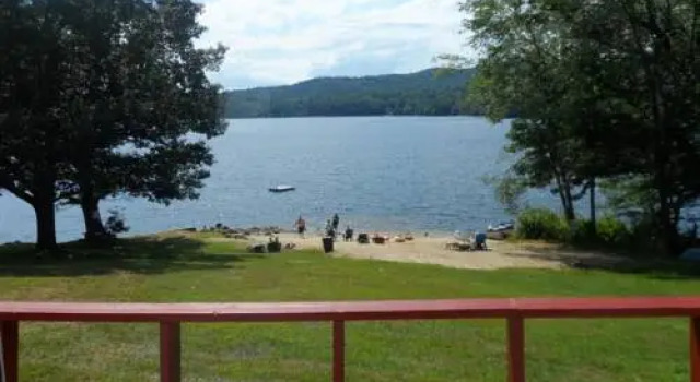 White Oak Motel & Cottages, Varaa Motelli Hotellit New England uima-altaalla, Uima-allas