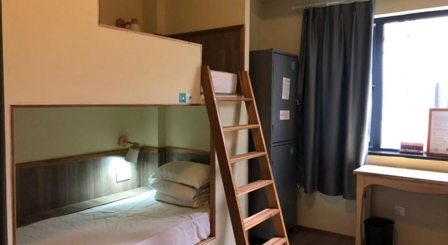 Кровать в общем номере (женский номер) Hangzhou Wushanyi International Youth Hostel