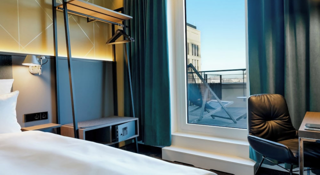 Номер Standard с балконом Motel One Berlin-Potsdamer Platz