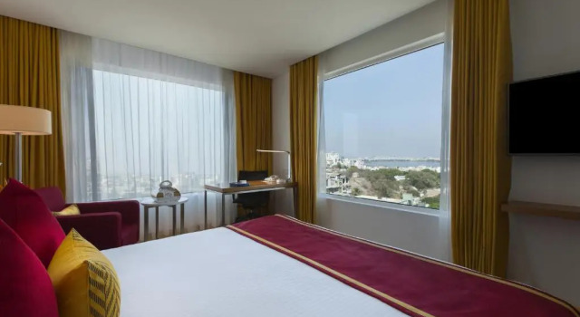 Двухместный номер Standard с видом на озеро Mercure Hyderabad KCP Banjara Hills, An Accor Hotel