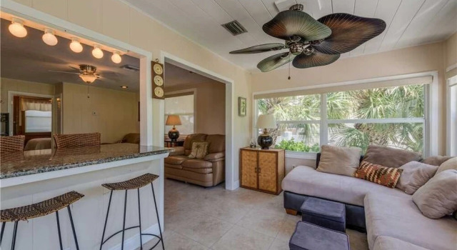 Gulf Beauty, 2 Bedrooms, Gulf Side Cottage, Sleeps 4
