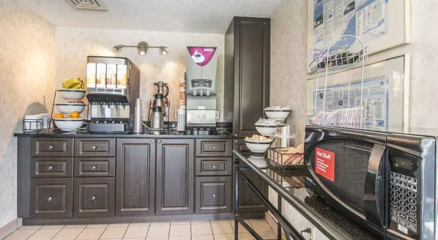 Кровать в общем номере Comfort Inn