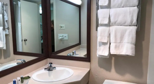 Номер Standard Radisson Hotel Louisville North