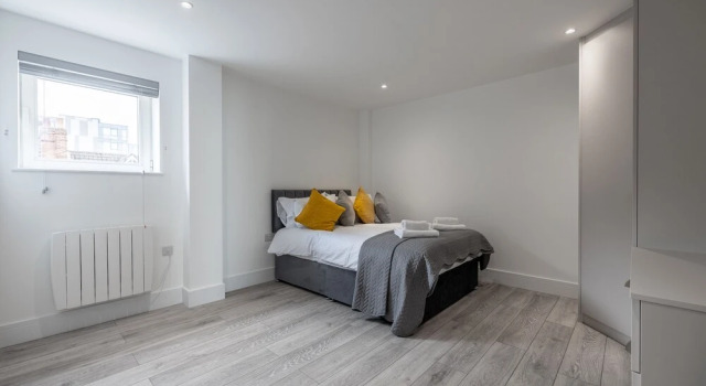 Remarkable 2-bed Apartment in Camberley, Забронировать Апартаменты/квартира Отели High Weald с парковкой, Парковка
