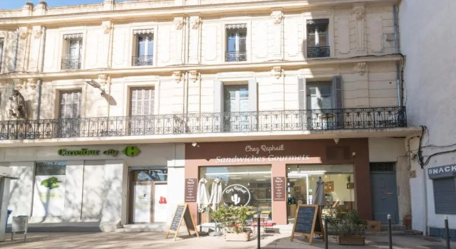 Elegant 2br with 2 bathrooms and AC close to Les Halles dAvignon Welkeys