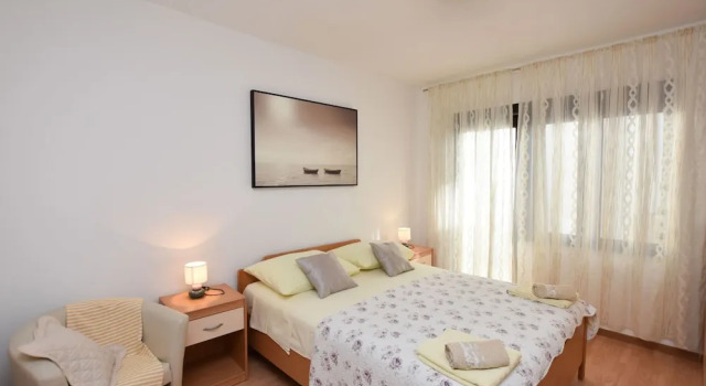 Apartments Tonja, Забронировать Апартаменты/квартира Отели Примоштен с парковкой, рядом с Пляж Затока, Парковка