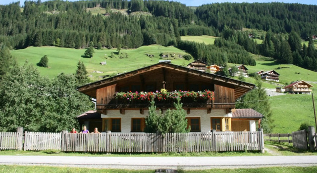 Haus Frandl, Rezerwuj Hotel Hotele w Tyrol z parkingiem, Parking