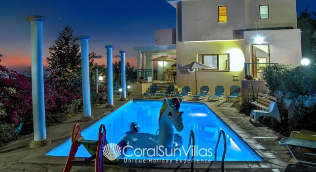 Вилла Wonderful Quiet Area, Completely Privacy, Large Private Pool, Colourful Garden