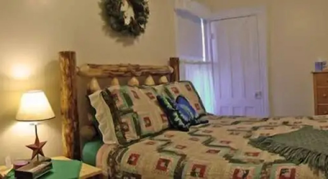 Alynn's Butterfly Inn Bed & Breakfast, Buchen Sie Hotel  