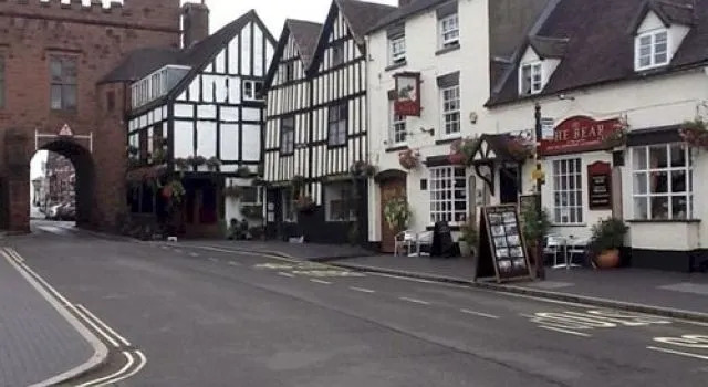 The Bear Inn, Забронировать Отель Бриджнорт Шропшир, рядом с Станция-музей Бриджнорт