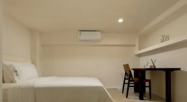 Люкс с 2 комнатами Ya Hotel (Haikou Riyue Square Duty Free Shop)