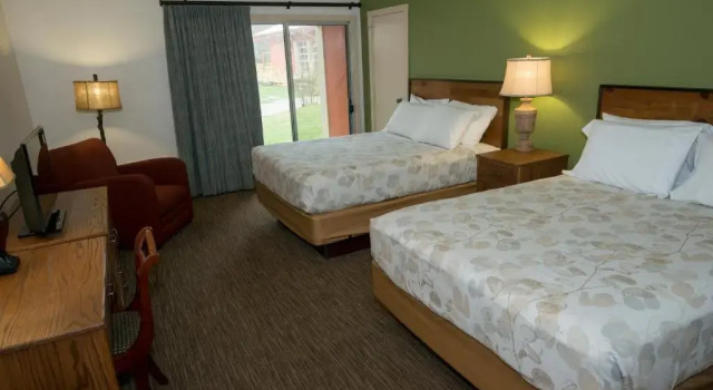 Четырёхместный номер Deluxe Brown County Inn