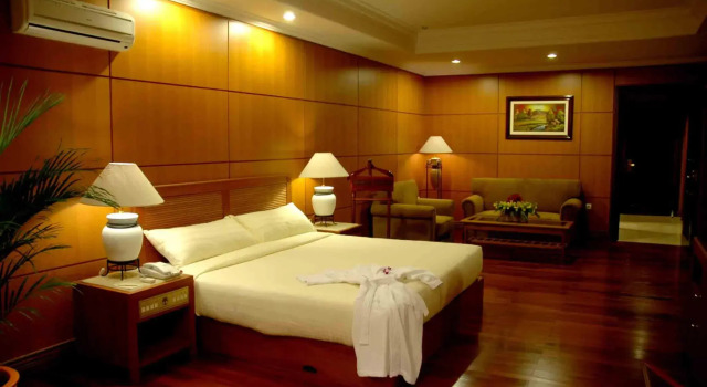 Suite Royal Senyiur Hotel