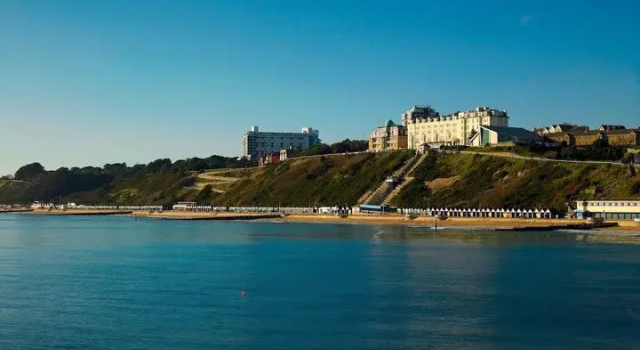 Номер Superior Bournemouth Highcliff Marriott Hotel