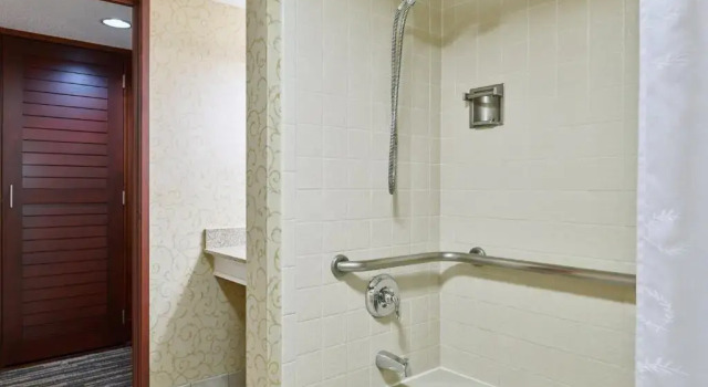 Четырёхместный номер Standard Sheraton Denver West Hotel