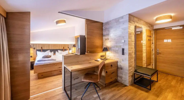 Полулюкс Alpen Hotel Post