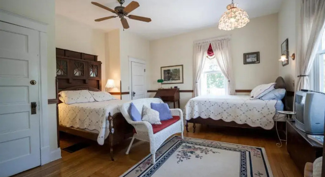 Четырёхместный номер Standard Friendly City Inn B&B