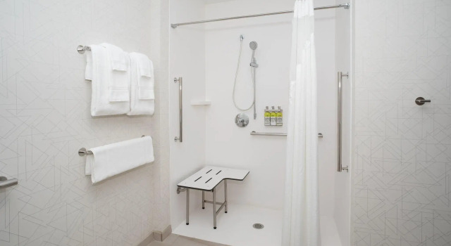 Четырёхместный номер Standard Holiday Inn Express & Suites - Burley by IHG