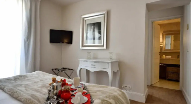 Полулюкс Hotel Renoir