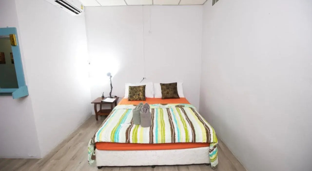 Holiday Phangan - Hostel & Bar, Забронировать Отель Недорогие отели Ко-Пханган, рядом с Пешеходная улица Тонгсала, недорого