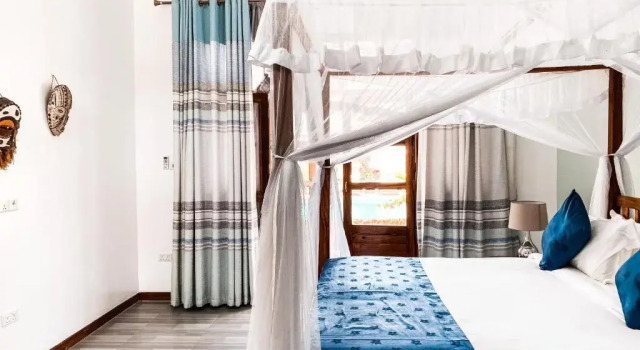 Полулюкс с видом на бассейн The Golden Blue Luxury Hotel