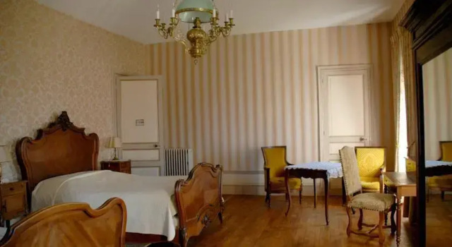 Les Collines de Touret, Rezervați Hotel La Genétouze 