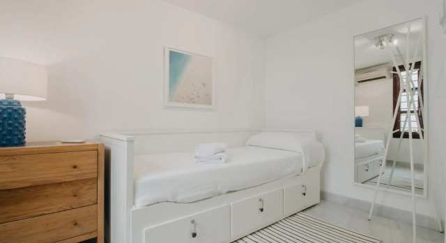 tuGuest Alhambra house, Забронировать Отель Гранада Granada Province, рядом с Музей народных традиций и искусств Los Tiros de Granada