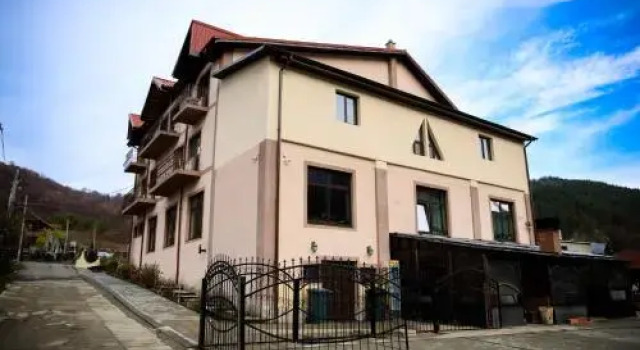 Pensiunea Grande Lepsa, Rezerwuj Hotel Hotele w Carpathians - Romania z parkingiem, Parking