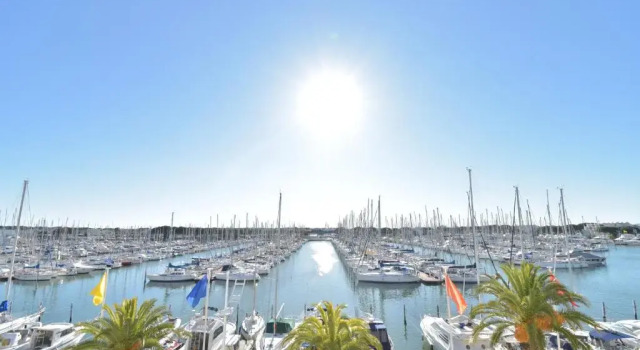 Studio cabine vue port grand pavois M, Boek Appartement Hotels in Camargue met parkeren, Parkeren