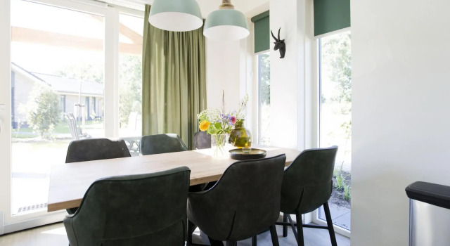 Attractive Bungalow with Covered Terrace near Veluwe, Rezerwuj Hotel Hotele w Veluwe z parkingiem, Parking
