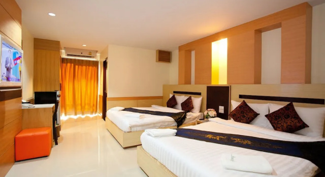 Семейный номер Standard с балконом Amnauysuk Hotel
