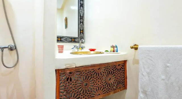 Camera Standard Riad Belko