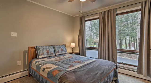 Blakeslee Hideaway w/ Lake Access: 3 Mi to Ski!, Book Feriehus Sommerhuse i Monroe County, Hytte