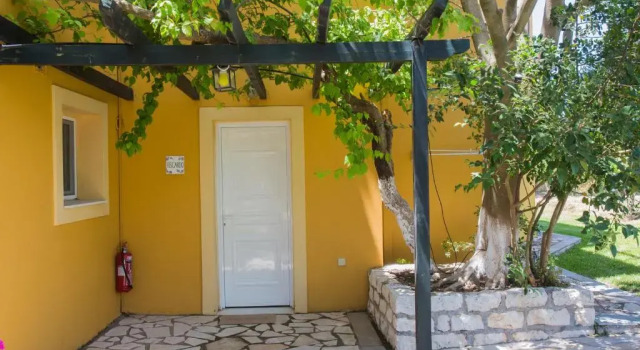 Апартаменты Sandy Beach Villas and Apartments