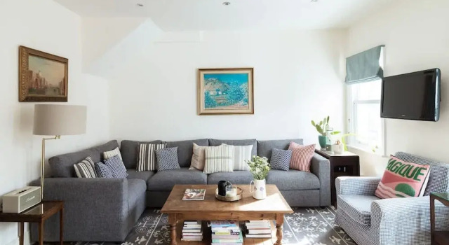 Sunny Roof Terrace Barons Court Sleeps 4-6