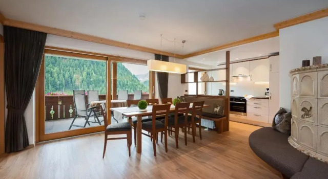 Апартаменты с 4 комнатами с балконом Residence Sovara