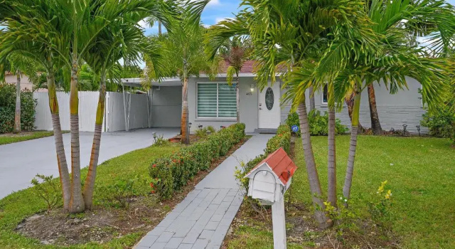 Вилла **Modern 3Bedroom W/ Stunning Backyard Area**